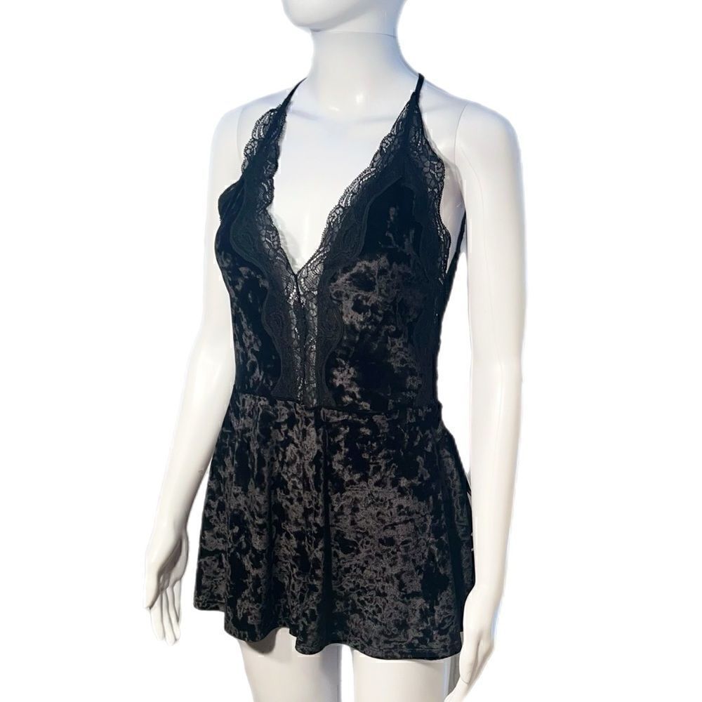 Express Black Velvet Romper NWT - Picture 2 of 15